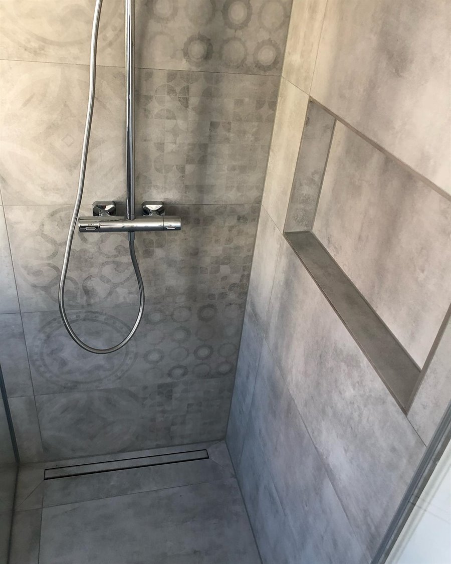 Bodengleiche Dusche mit Wandnische
